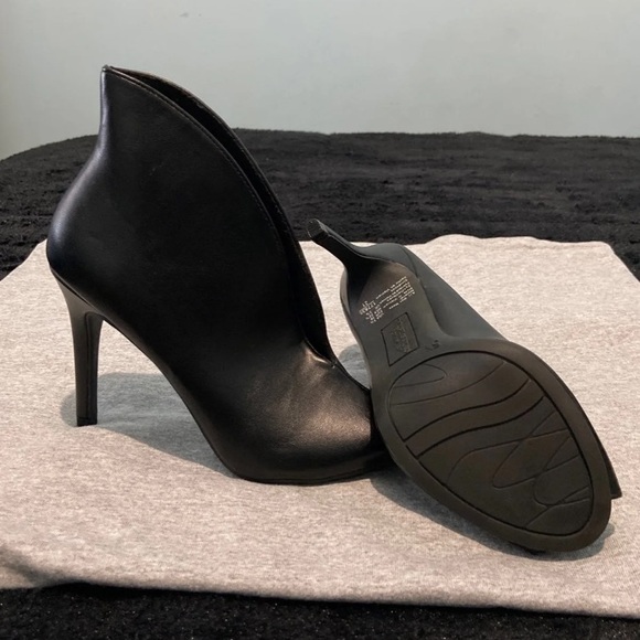 Black open toe booties - Picture 2 of 3